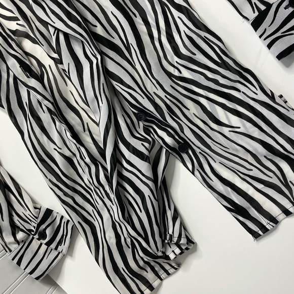 Zebra print button up, sheer, never worn, size small - Picture 3 of 4